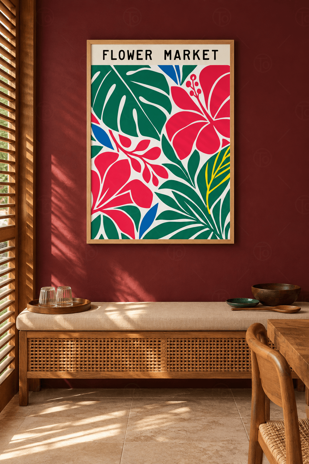 Ahşap çerçeveli monstera tablosu — beyaz zeminde yeşil monstera yaprağı, kırmızı hibiskus çiçekleri ve mavi yapraklar