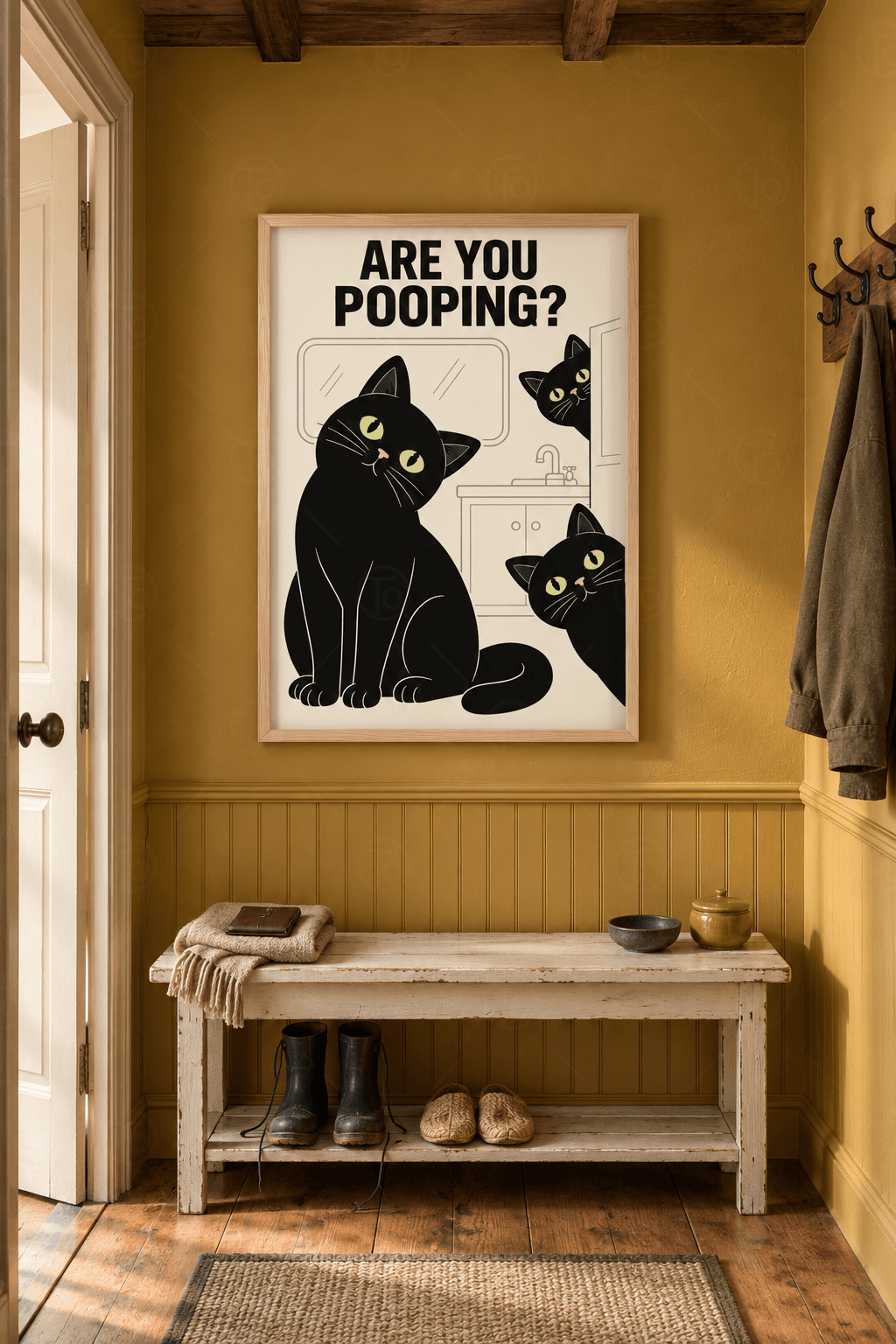Ahşap çerçeveli banyo tablosu — krem zeminde başını eğmiş kara kedi, kapıdan bakan iki kara kedi ve Are You Pooping? yazısı