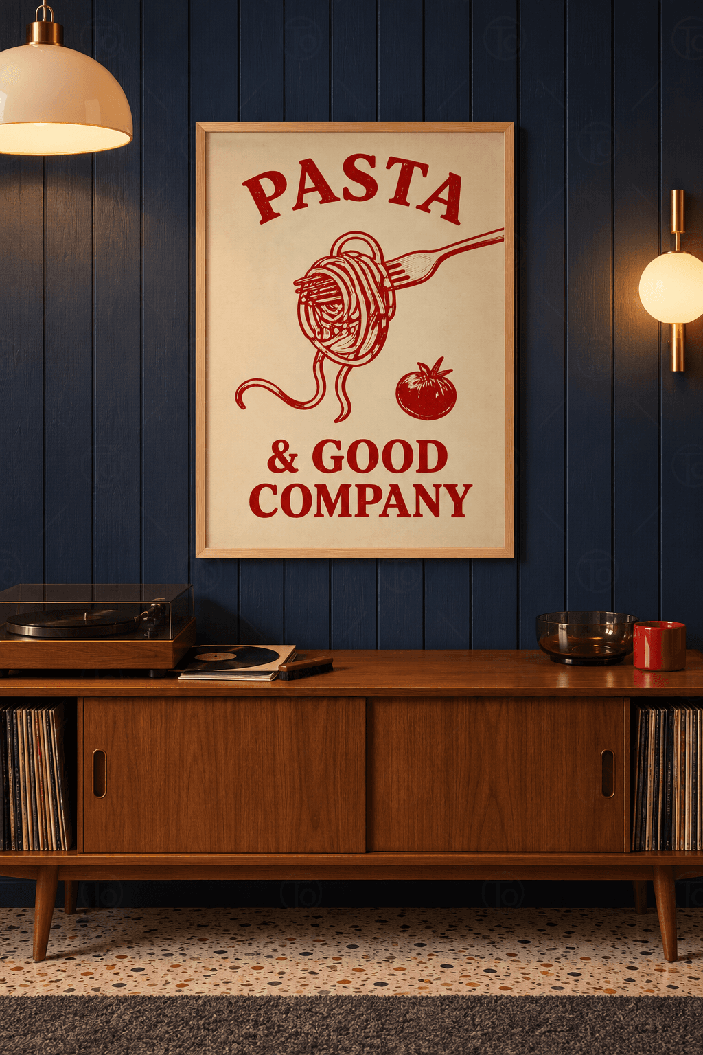 Ahşap çerçeveli mutfak tablosu — krem zeminde kırmızı PASTA & GOOD COMPANY yazısı, çatala sarılı spagetti ve bir domates