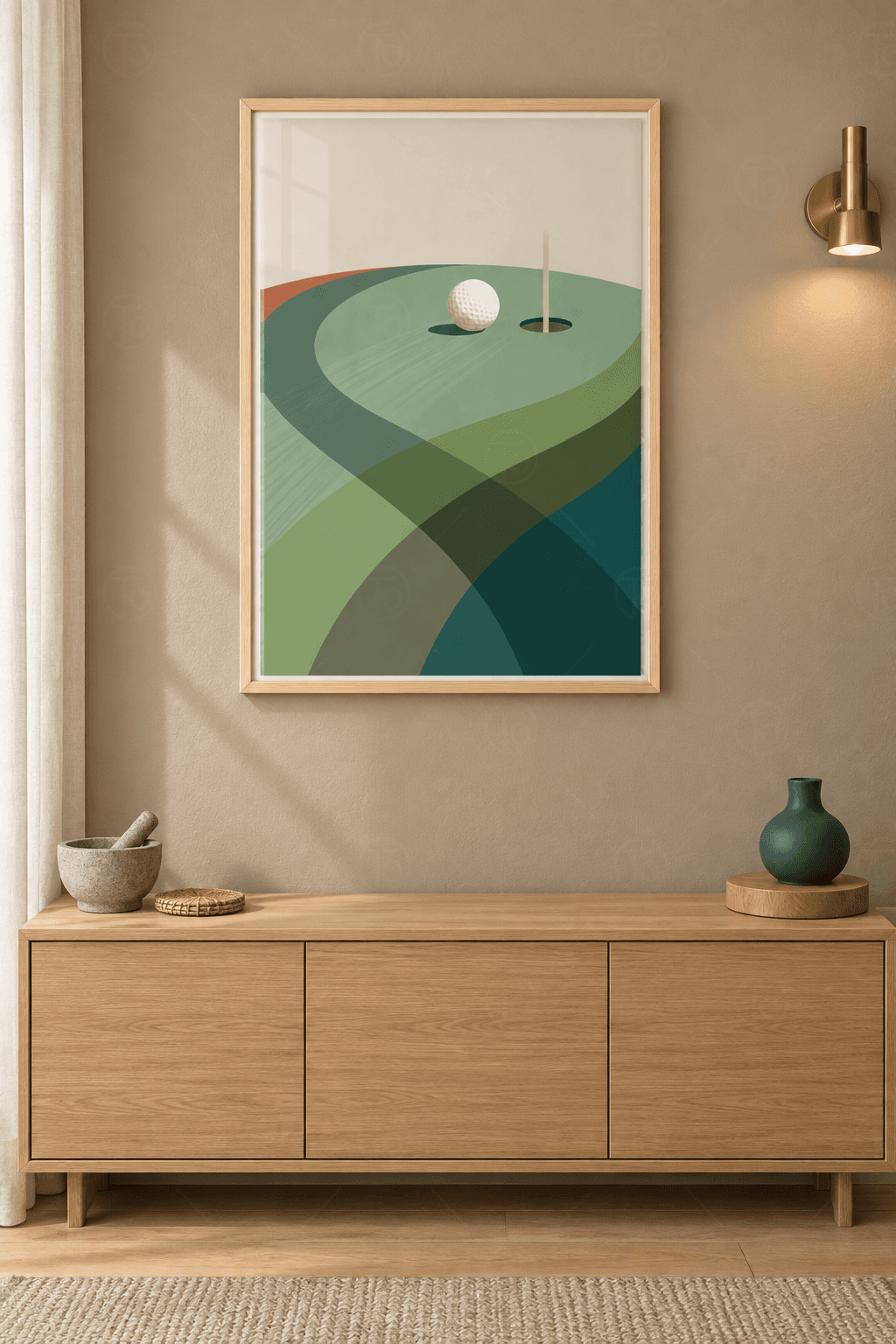 Ahşap çerçeveli golf tablosu — yeşil kıvrımlı bantlar üstünde beyaz golf topu, delik ve ince direk