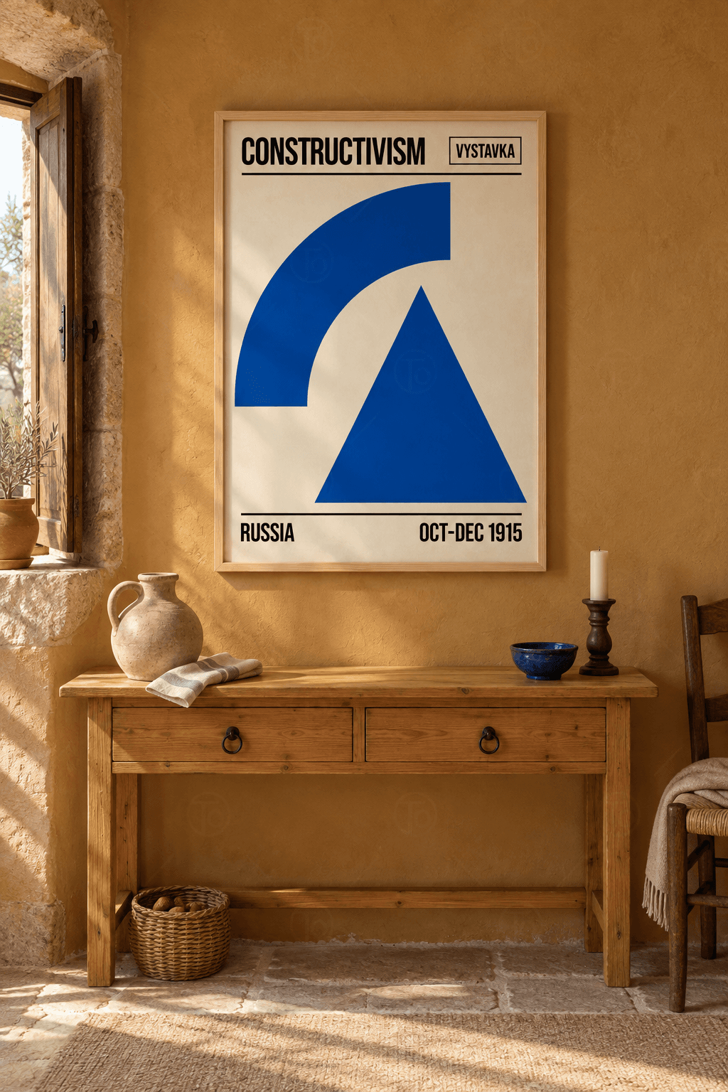 Ahşap çerçeveli geometrik poster tablosu — krem zeminde kobalt mavisi çeyrek halka ve tepesi yukarı bakan mavi üçgen