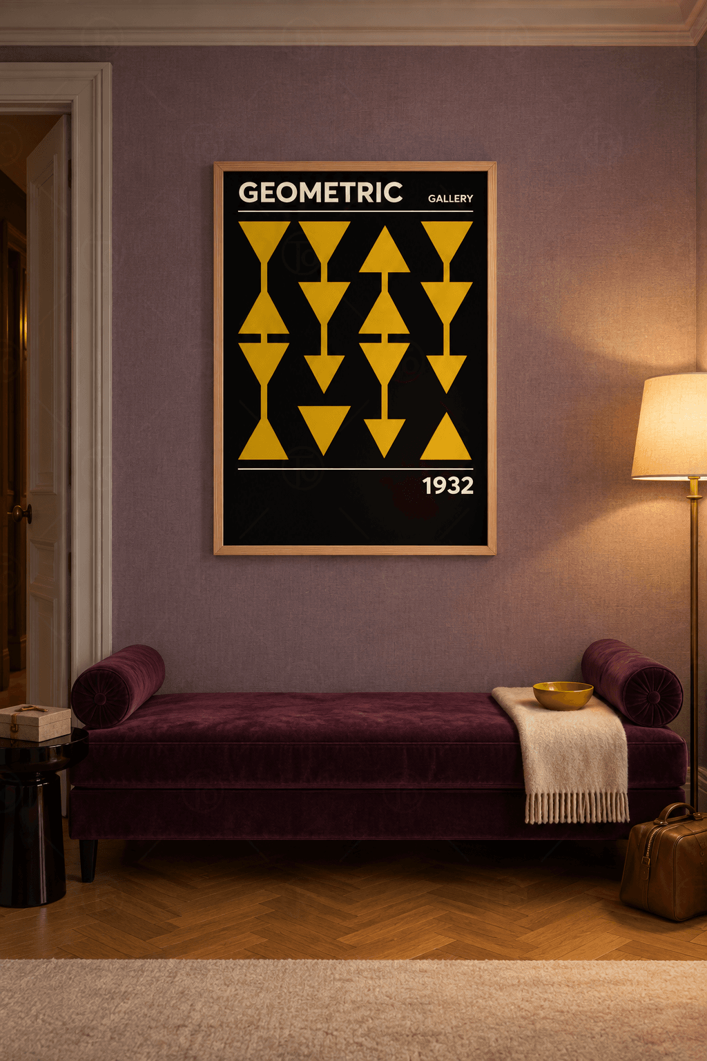 Ahşap çerçeveli geometrik poster tablosu — siyah zeminde dört sütun hardal sarısı üçgen, kum saati ve ok ucu biçimleri