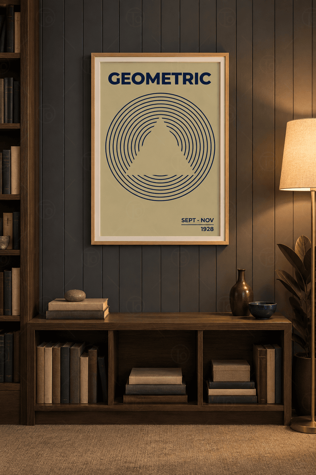 Ahşap çerçeveli modern poster tablosu — kum zeminde on lacivert eşmerkezli halka ve ortada halkaları kesen üçgen boşluk