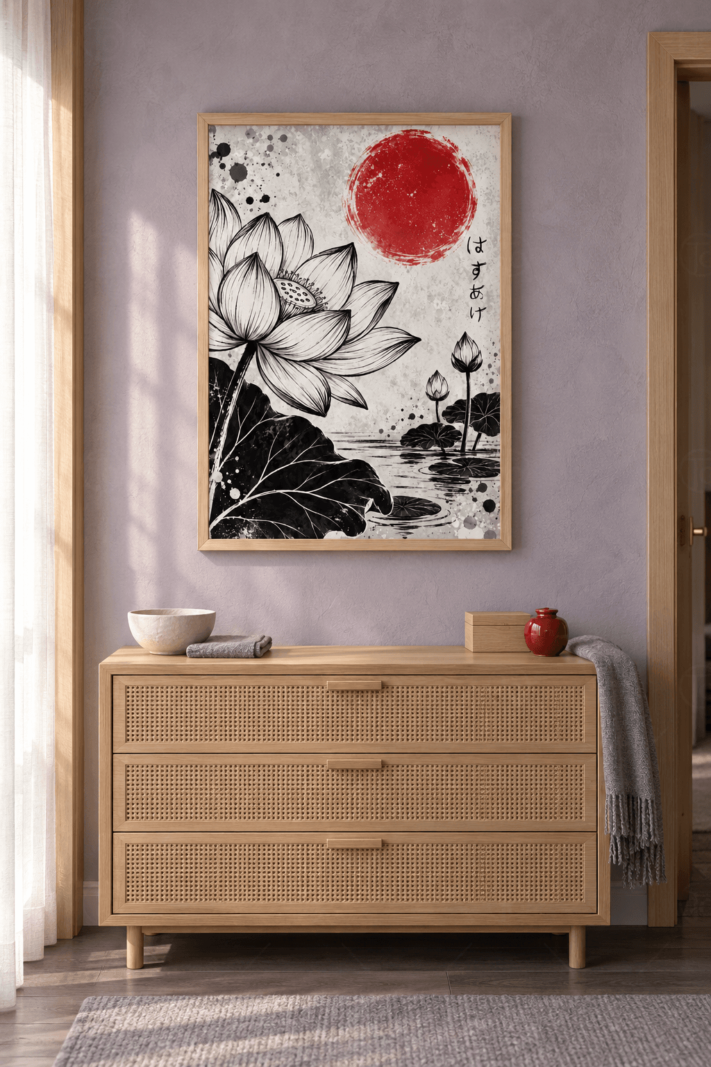 Ahşap çerçeveli lotus tablosu — kızıl güneş altında açan beyaz lotus, siyah damarlı yaprak ve sudaki iki tomurcuk