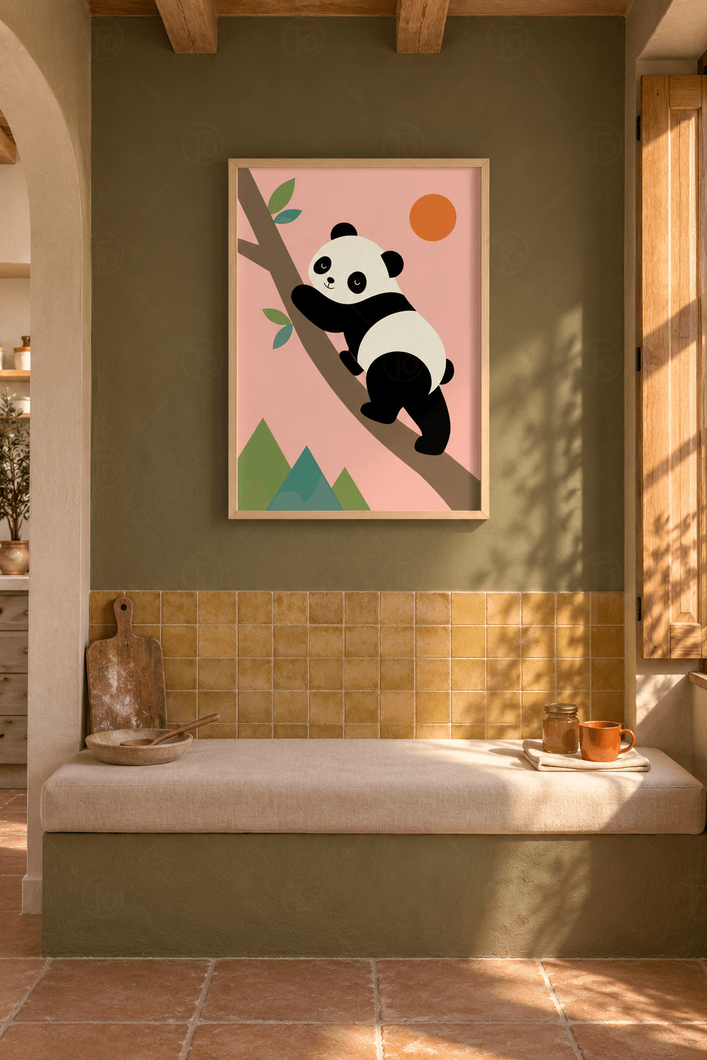Ahşap çerçeveli panda tablosu — pembe zeminde çapraz kahverengi dala tırmanan panda, turuncu güneş ve üçgen dağlar