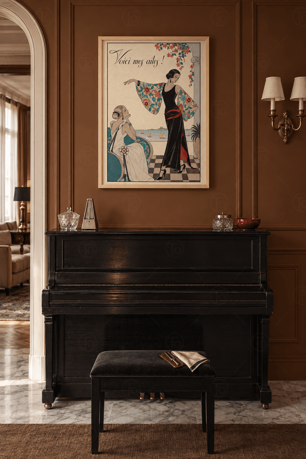 Ahşap çerçeveli art deco moda tablosu — damalı terasta çiçek desenli yenli siyah elbiseli kadın ve koltukta oturan kadın