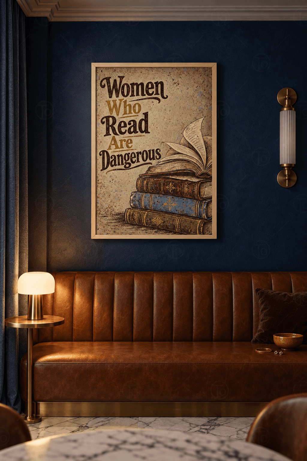 Ahşap çerçeveli kitap tablosu — kraft zeminde kıvrımlı vintage harfli söz ve üstünde açık kitap olan üç eski kitap