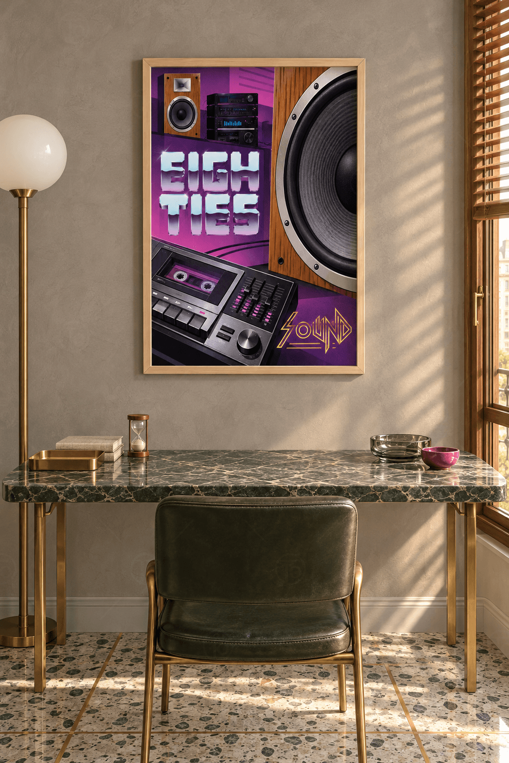 Ahşap çerçeveli müzik tablosu — mor-pembe zeminde krom EIGHTIES yazısı, ahşap hoparlörler, kasetçalar ve SOUND harfleri