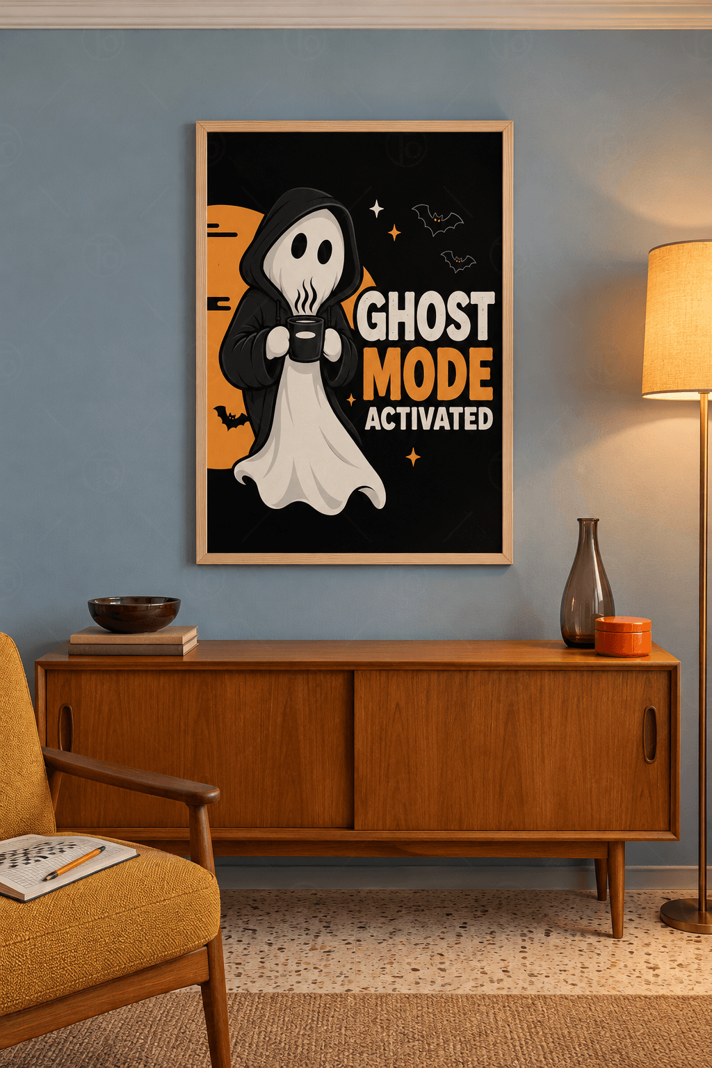 Ahşap çerçeveli hayalet tablosu — turuncu ay önünde kara kapüşonlu, fincan tutan hayalet ve Ghost Mode Activated yazısı